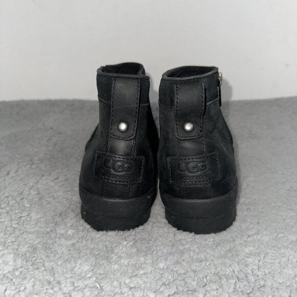 New! UGG Attell Waterproof Leather Bootie Black Size 7.5 1103832 - Picture 3 of 7
